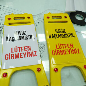 Havuz ilaçlanmıştır uyarı tabelası